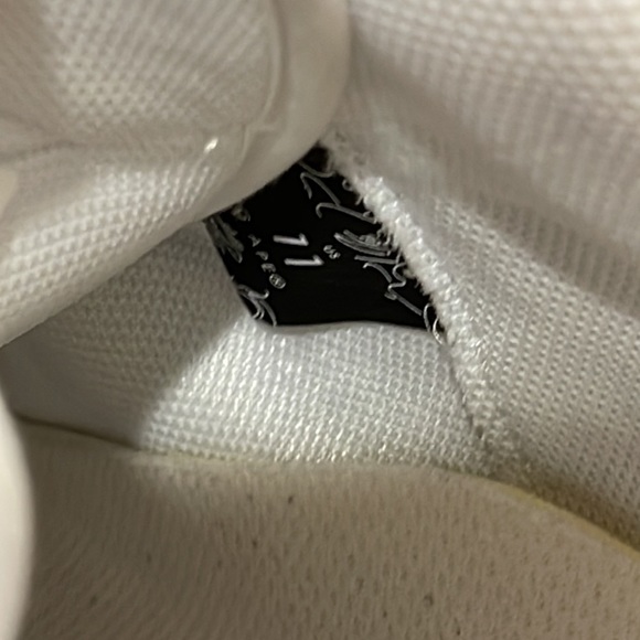 BAPESTA - white shoe with black writing - size 11 men - Picture 6 of 7